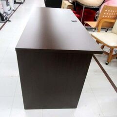 木製 パソコンデスク 幅140×奥行60×高さ70cm 配線穴あり ダークブラウン系 事務机 オフィスデスク オフィス家具 苫小牧西店の画像