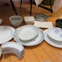 食器、フライパンの画像