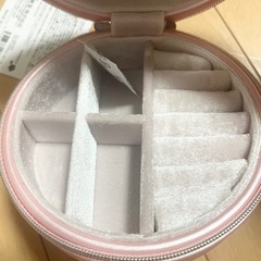 【新品 タグ付き】おぱんちゅうさぎ アクセサリーケース 刺繍入りピンクの画像