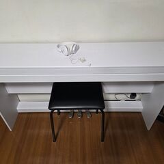 電子ピアノ（イス・ヘッドホン付き）の画像
