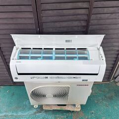 K06531 中古エアコン 東芝 2022年製 主に6畳用 冷房能力 2.2KW / 暖房能力 2.2KWの画像