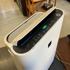 A2510-146 SHARP 加湿空気清浄機 KC-L50-W プラズマクラスター ホワイト 2020年製 通電確認済み キズ汚れ有り　の画像