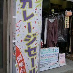 ミニカー ２個で３００円です。そのたの雑貨品のおまけ有ります。 中古品でキズなどが有ります。見ていただき、ご希望の物を選んで下さい。の画像