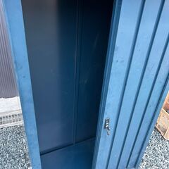 スチール製収納ロッカー🔒カギ付き・丈夫なスチール棚・ブルーの画像