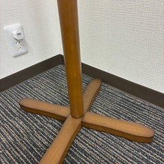 ニトリのポールハンガー　木製の画像
