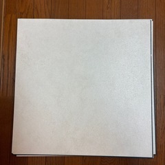 フロアタイル
の画像