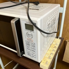 電子レンジと4段ラックの画像