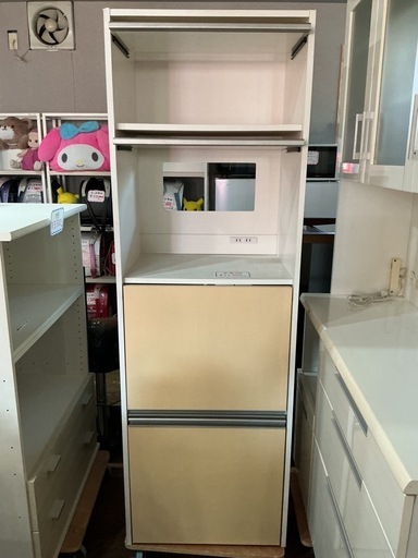 キッチン収納に?食器棚電子レンジ台兼収納?キッチンボード幅59.2cm奥行き44.7cm高さ180.6cm白ホワイト