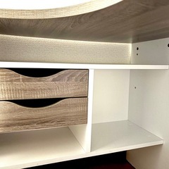 パソコンデスクの画像