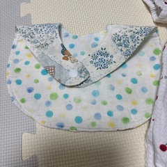 美品70サイズロンパース＆手作りスタイおまとめの画像