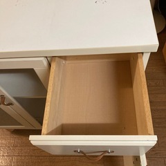 白い収納棚の画像