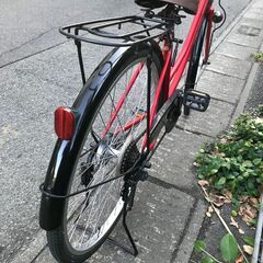 リサイクルショップどりーむ鹿大前店　No.478　シティサイクル　26インチ　赤Ｘ黒　ＬＥＤオ－トライト付き　外装６段階ギア付き　鍵なしの画像