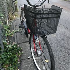 リサイクルショップどりーむ鹿大前店　No.478　シティサイクル　26インチ　赤Ｘ黒　ＬＥＤオ－トライト付き　外装６段階ギア付き　鍵なしの画像