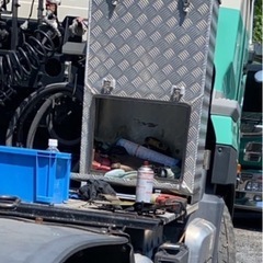 トレーラ、トラック、道具箱、UD.グランドプロのトレーラーで使ってました‼️シマ板アルミ製特注品の丈夫な作りです‼️軽トラでも使えます‼️きれいです‼️の画像