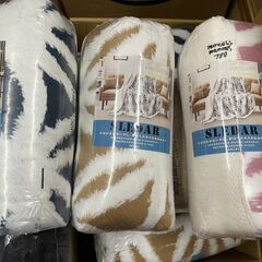 ブランケット 毛布 ひざ掛け 掛け毛布 ソファ 子供 車 クォーター ひざ掛け 羽織れる 発熱二枚合わせ パイル シープ調 ふわふわ 丸洗いOK 抗菌防臭 防ダニ加工 北欧風 プレゼント 秋冬 70ｘ100cm まとめ買い歓迎　卸ます　アマゾン引き上げ商品　倒産品　ネット商材　卸ます　転売　アマゾン引き上げ商品　卸し　問屋　倒産品　転売OK　ネット商材　アマゾン　商品　景品　コンペの画像