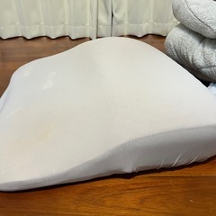 枕、クッション、掛け布団セットの画像