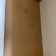 木製食器棚の画像