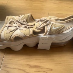 【新品】NIKEエアマックスココ ベージュ 25cmの画像