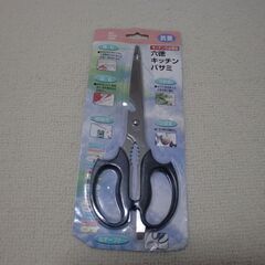 新品未使用 六徳キッチンバサミ、何でもはさみ 2個の画像