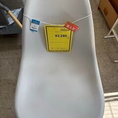 J3069　【リユースのサカイ柏店】　ダイニングチェア　ホワイト　丸型の画像