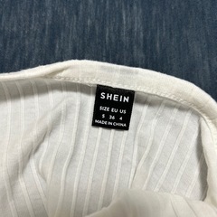 白キャミソールの画像