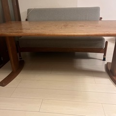 ダイニングテーブルの画像