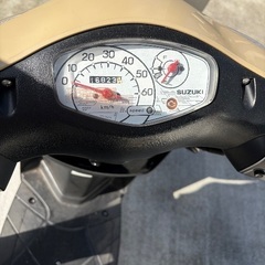 SUZUKI スズキ　Let‘s レッツ　現行型　原付バイク　ヘルメット　リアボックス付きの画像