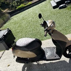 SUZUKI スズキ　Let‘s レッツ　現行型　原付バイク　ヘルメット　リアボックス付きの画像