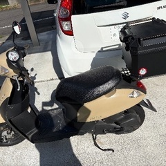 SUZUKI スズキ　Let‘s レッツ　現行型　原付バイク　ヘルメット　リアボックス付きの画像