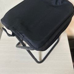 折りたたみ椅子　黒　持ち運び　ケース一体型　アウトドア　コンパクトの画像