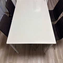 ダイニングテーブル4人掛けの画像