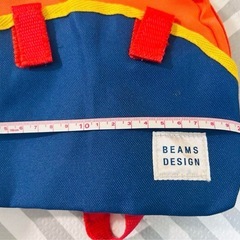 BEAMS DESIGNの小型リュックの画像