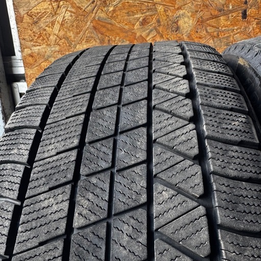バリ山　BRIDGESTONE ブリヂストン　ブリジストン　VRX3 225/50R18 スタッドレス　タイヤ　2023年製　18イン