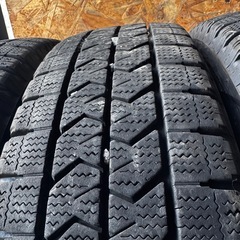 バリ山　BRIDGESTONE ブリヂストン　ブリジストン　W989 195/75R15 109/107N LT スタッドレス　タイヤ　2023年製　15インチの画像