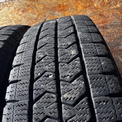 バリ山　BRIDGESTONE ブリヂストン　ブリジストン　W989 195/75R15 109/107N LT スタッドレス　タイヤ
