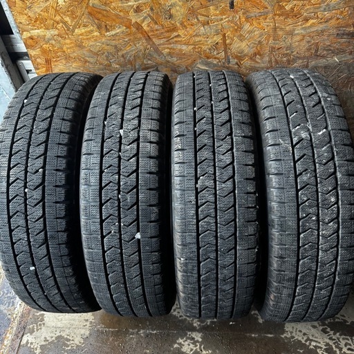 バリ山　BRIDGESTONE ブリヂストン　ブリジストン　W989 195/75R15 109/107N LT スタッドレス　タイヤ　2023年製　15インチ