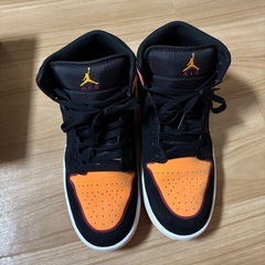 AIR JORDAN1 MID SE ブラック/ビビッドオレンジの画像