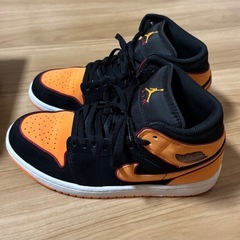 AIR JORDAN1 MID SE ブラック/ビビッドオレンジの画像