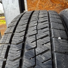 バリ山　BRIDGESTONE ブリヂストン　ブリジストン　VRX2 205/60R16 スタッドレス　タイヤ　2020年製　16インチの画像