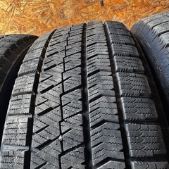 バリ山　BRIDGESTONE ブリヂストン　ブリジストン　VRX2 205/60R16 スタッドレス　タイヤ　2020年製　16インチの画像