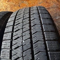 バリ山　BRIDGESTONE ブリヂストン　ブリジストン　VRX2 205/60R16 スタッドレス　タイヤ　2020年製　16インチの画像
