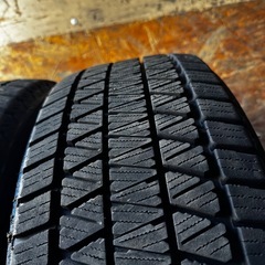 バリ山　BRIDGESTONE ブリヂストン　ブリジストン　DM-V3 225/60R18 スタッドレス　タイヤ　2022年〜2024年製　18インチの画像