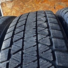 バリ山　BRIDGESTONE ブリヂストン　ブリジストン　DM-V3 225/60R18 スタッドレス　タイヤ　2022年〜2024年製　18インチの画像