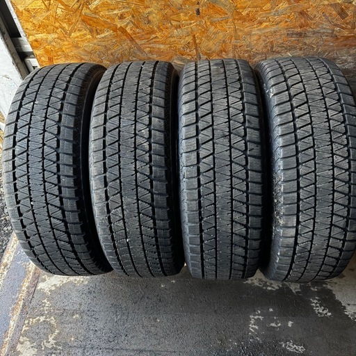 バリ山　BRIDGESTONE ブリヂストン　ブリジストン　DM-V3 225/60R18 スタッドレス　タイヤ　2022年〜2024年製　18インチ