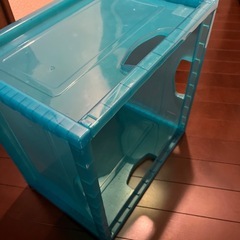 プラスチック収納容器(38×26㎝)の画像