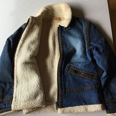 デニム地のアウターの画像