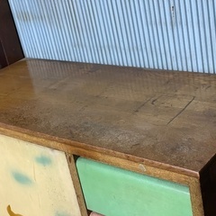 古いベビータンスの画像