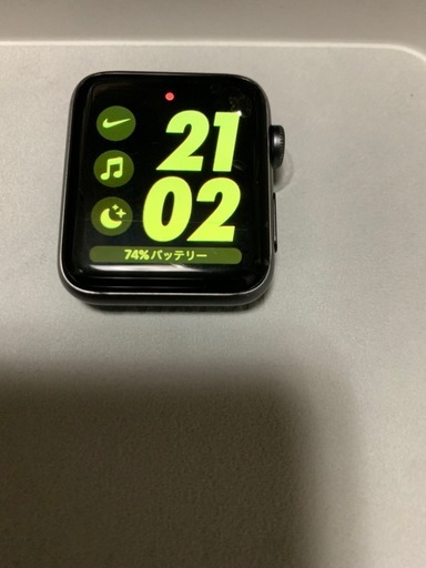 人気のNIKE稼働中Apple watchシリーズ3 
42ミリスペースグレー