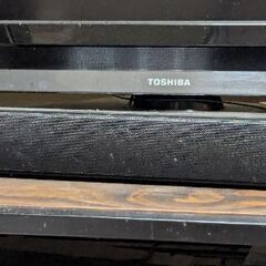 テレビ、センタースピーカー(別売り)、DVDプレーヤー、テレビ台の４点セットの画像