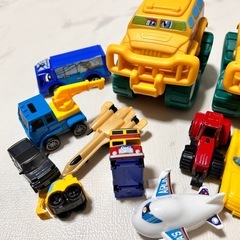 トイザらス車のおもちゃ2台　ミニカーまとめ売りの画像